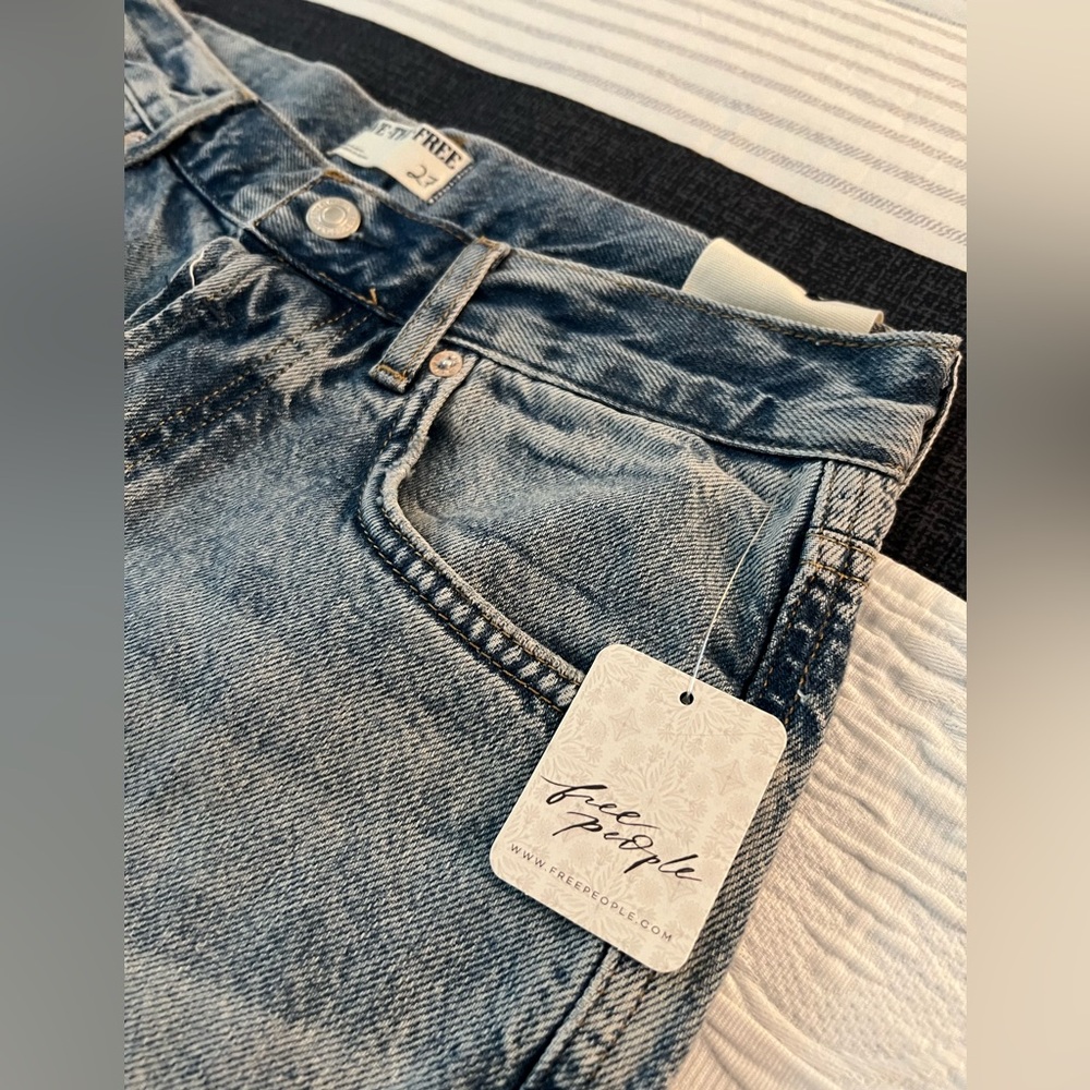 Free People Ivy Mid Rise Jean Short - Picture 4 of 14